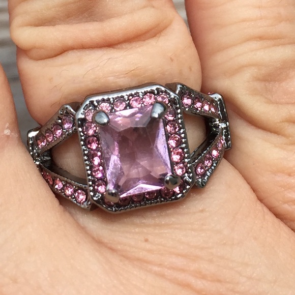 Pink CZ large halo black gold filled fashion ring - Picture 3 of 8